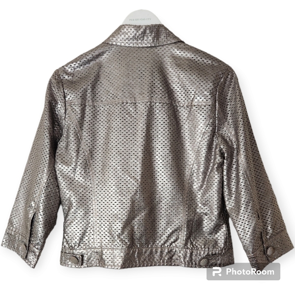 V Christina platinum metallic 3/4   Sleeve Button Down Jacket size Medium - Picture 2 of 9